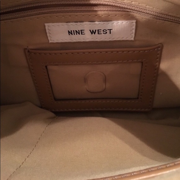 Nine West small handbag in coral, cream, and tan. - Picture 4 of 7